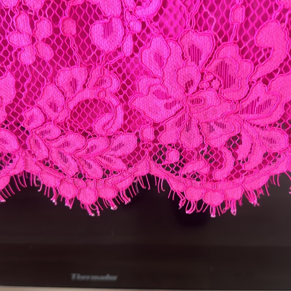 Trina Turk Akamai Lanai  pink lace overlay off shoulder dress size 4 NWT - Picture 9 of 13